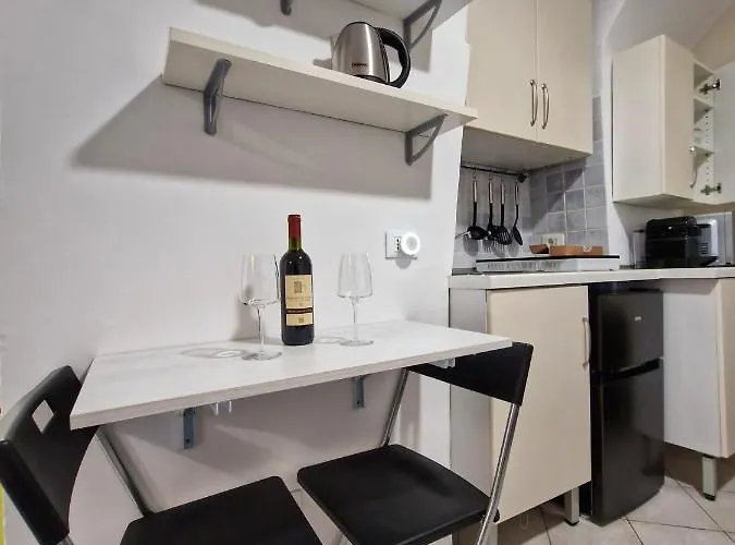 Ana's Place 4 *